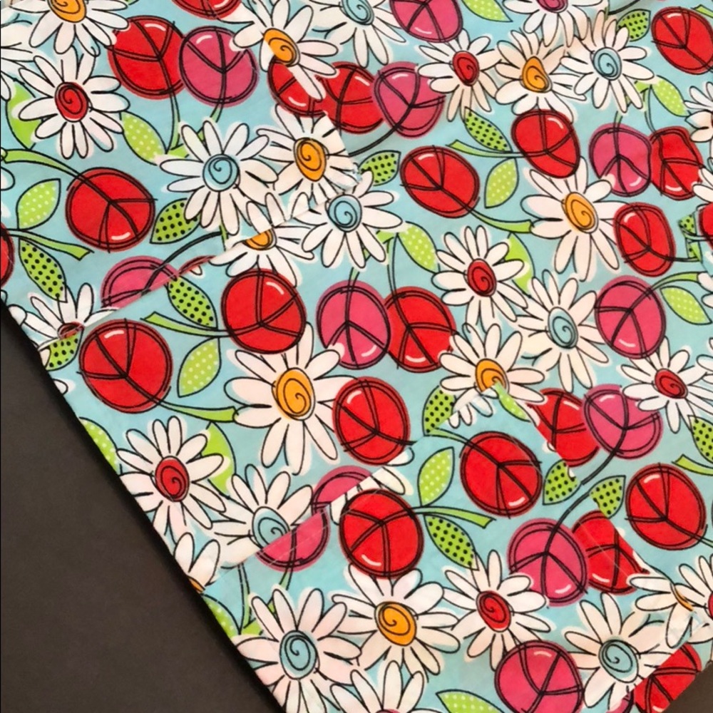 Patterned Scrub Top - Picture 3 of 3